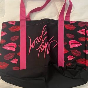 Lord & Taylor LIPS KISS BLACK RED PINK CANVAS SHOPPING TOTE TRAVEL BAG